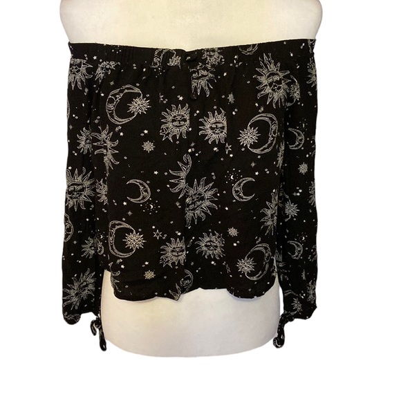 Kendall & Kylie off the shoulder black & white crop top. Celestial print. - Picture 2 of 6